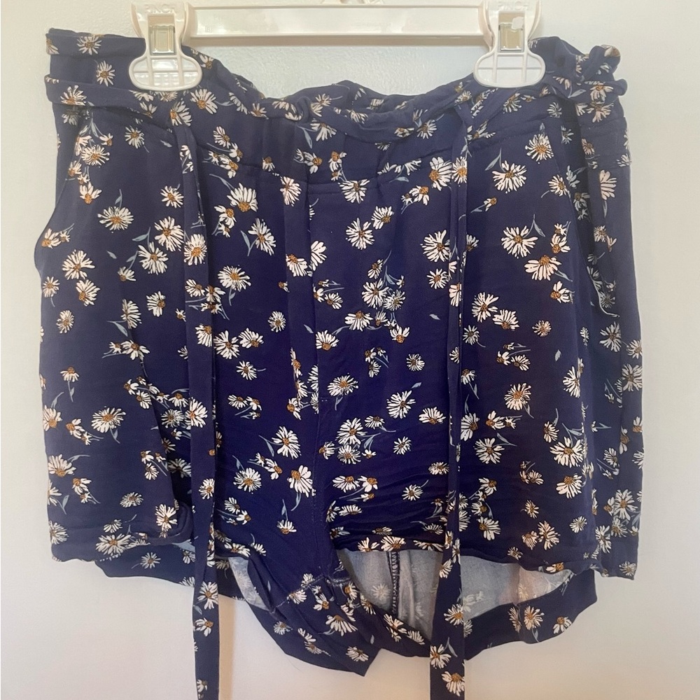 Paper Bag Shorts - Picture 2 of 5